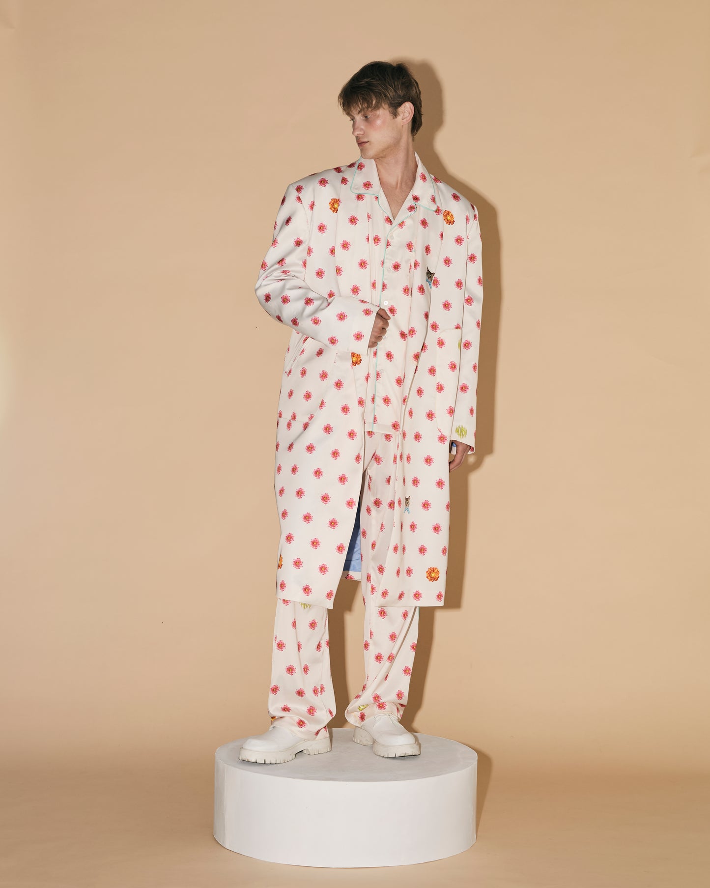 FLOWERS DOT BATHROBE